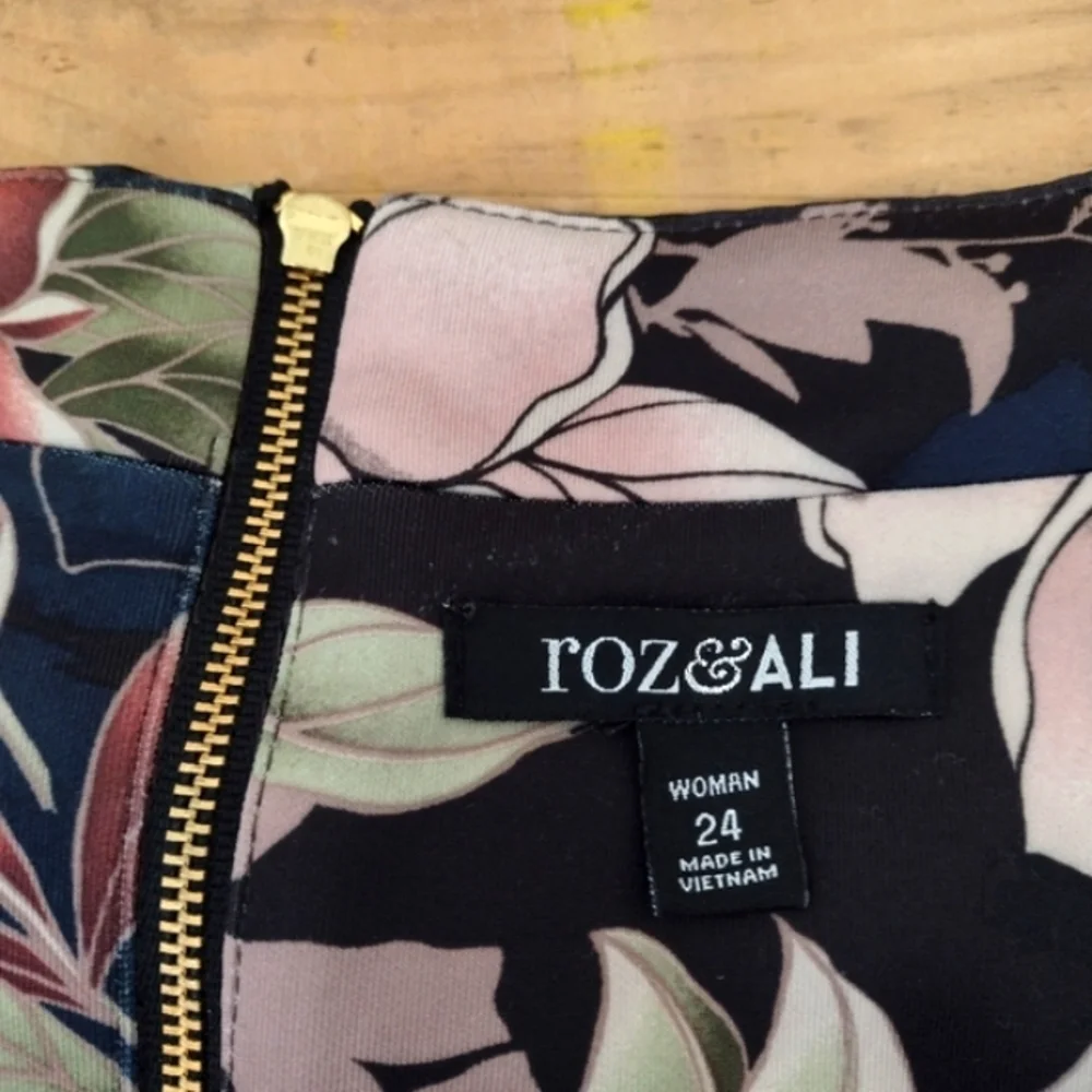Roz & Ali Floral Midi Dress w/ Exposed Back Zipper Size 24 - Picture 6 of 9